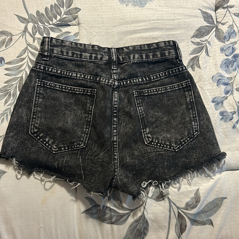 Distressed high waisted shorts - Picture 2 of 2